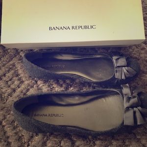 Banana Republic grey flats with satin bow